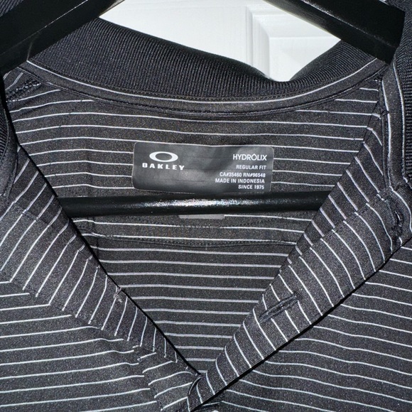 Oakley dry fit golf shirt - Picture 2 of 3